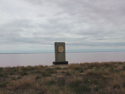 Памятный знак на месте форсирования Сиваша частями Красной Армии