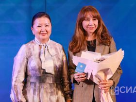 Государственные награды вручили работникам культуры Якутии