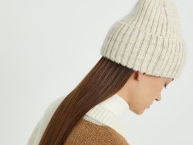 Шапка из натуральной шерсти