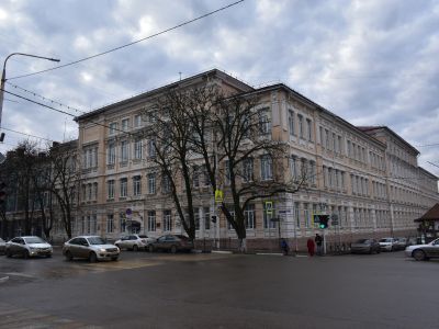 Здание реального училища, в котором учился выдающийся сов. ученый В.Г.Фесенков и средней школы №1, в которой учился Герой СССР А.А.Забронский