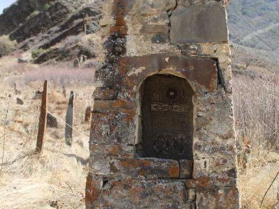 Стела надмогильная