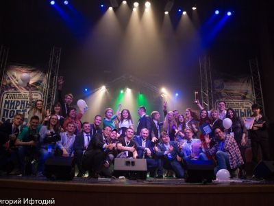 В Мирном стартовал фестиваль «Мирный поёт о мире»