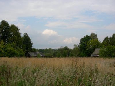 Памятное место, где в феврале - апреле 1942 г. находился штаб и аэродром партизанского полка им. 24 годовщины РККА