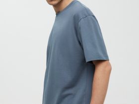 Базовая футболка из хлопка прямого силуэта