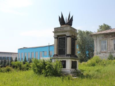 Братская могила жертв белогвардейского террора в Каслях в районе 1918-1919 гг.