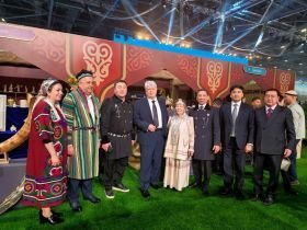 Якутские мастера-косторезы представили свои работы в Казахстане