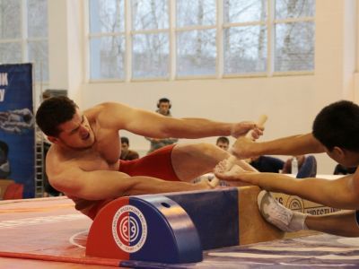 Мас-рестлинг объединил российскую молодежь в День народного единства.