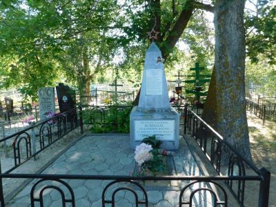 Братская могила советских воинов, погибших в период Сталинградской битвы