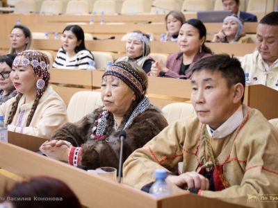 В парламенте Якутии прошла встреча народных депутатов с делегатами VI Съезда эвенов России