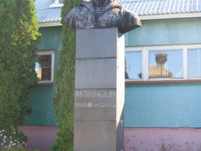 Памятник П.Е. Дыбенко