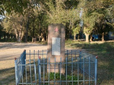 Памятник первому председателю колхоза Сайачеву А.В.