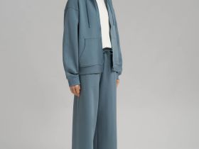 Толстовка объемного кроя из футера