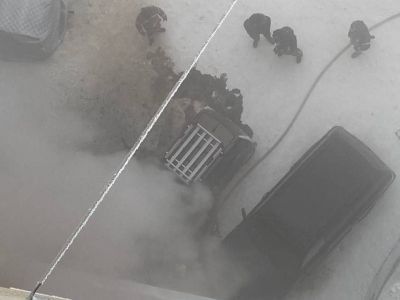 В Якутске из-за замыкания электропроводки в двигателе загорелся автомобиль