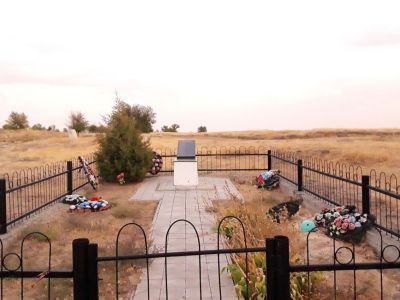 Братская могила советских воинов, погибших в период Сталинградской битвы