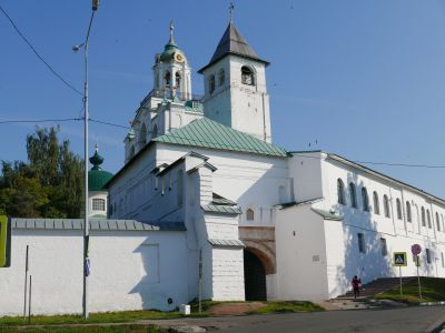 Святые ворота с церковью Введения