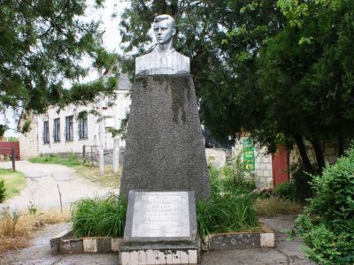 Памятник подпольщику И.С.Кулявину (скульптор Л.И.Ушакова)