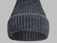 Вязаная шапка из коллаборации с maneken