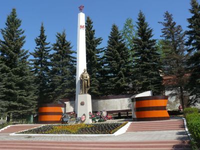 Обелиск в память погибших воинов в годы Великой Отечественной войны 1941-1945 гг.. Скульптор Дыдыкин Н.В.
