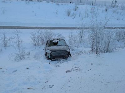 Пассажир автомобиля вылетел через лобовое стекло и погиб в Мирнинском районе