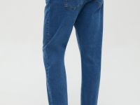 Джинсы зауженного кроя