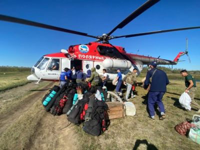 Спасатели вылетели на тушение крупного пожара в Усть-Алданский район