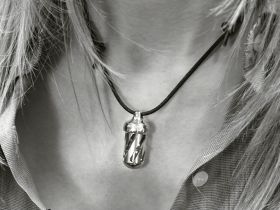 Брелок-капсула с игральными кубиками Acorn Dice Blue Titanium,Lion Steel, Нержавеющая сталь,синий, L/DD TiBL