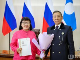 Госнаграды вручили журналистам Якутии в День национальной печати