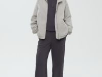 Ветровка прямого кроя с капюшоном