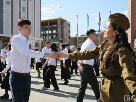 5,5 тысяч пар станцевали вальс Победы в Якутске
