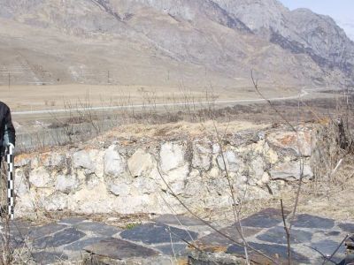 Склеп полуподземный с гладкой фасадной стеной 38