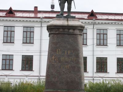 Памятник Петру I