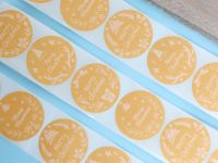 Наклейки крафт в рулоне "НГ",500 шт,3,8 х 3,8см