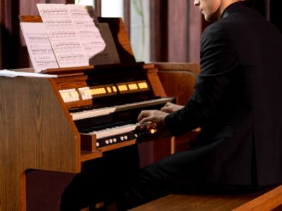 Новое утро в Особняке. Кофе, друзья, орган