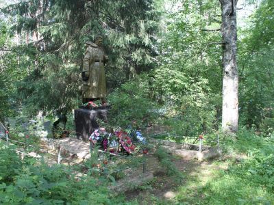 Братское захоронение советских воинов, погибших в 1941-1944 гг.