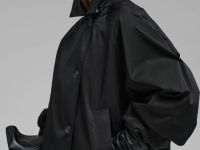 Ветровка со съемным капюшоном