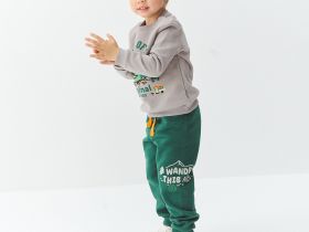 Комплект (толстовка+брюки) для маленького мальчика