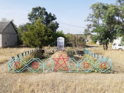 Братская могила советских воинов, погибших в период Сталинградской битвы