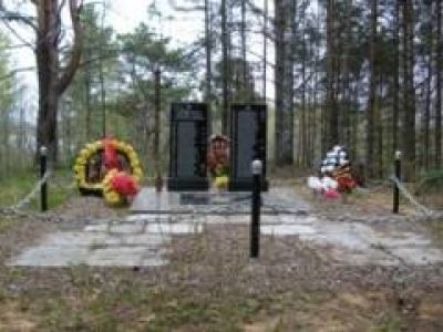 Братская могила воинов Советской Армии, погибших в 1944 г.