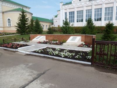 Братская могила коммунистов, погибших в боях с белогвардейцами и кулаками-повстанцами