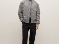 Утепленная куртка-бомбер с капюшоном