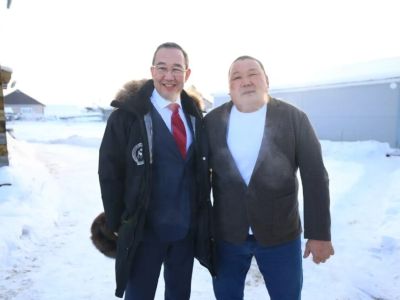 Глава Якутии встретился с именитыми амгинскими спортсменами