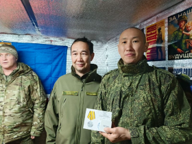Айсен Николаев в зоне СВО встретился с военнослужащими из Якутии