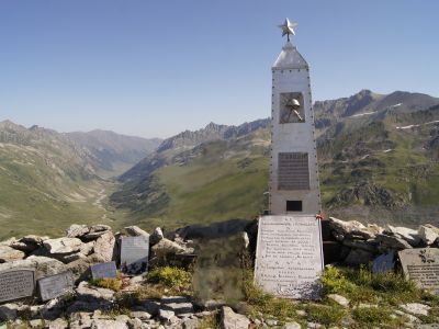 Памятное место "Ледяная крепость", где в 1942г. проходили ожесточенные бои против немецко-фашистских захватчиков. На этом месте установлен обелиск