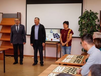 В Мирном прошел сеанс одновременной игры с гроссмейстером России