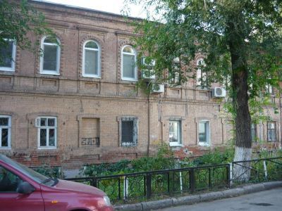 Дом мещанки А.Т.Мельниковой: жилой дом, кирпичная ограда с аркой ворот