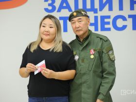 Якутянам вручили нагрудные знаки союза добровольцев Донбасса