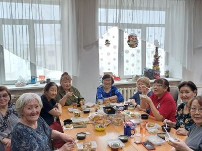 В Якутске школьная столовая начала поставлять обеды «Боевым шелкопрядам»