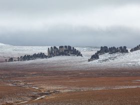 Арктическая снегоходная экспедиция «К Каменным Людям Сундуруна через кряж Суор Уйата». Сопутствующая рыбалка на трофейного арктического гольца
