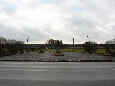 Мемориал на месте сожженной фашистами в 1943 г. деревни Большое Заречье