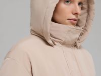 Пуховое пальто с поясом и капюшоном